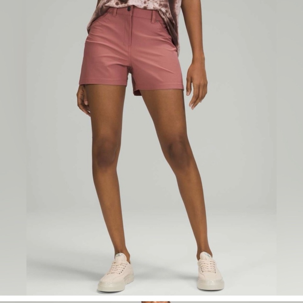 Lululemon City Sleek 5 Pocket High-Rise Short 4"
Spiced Chai